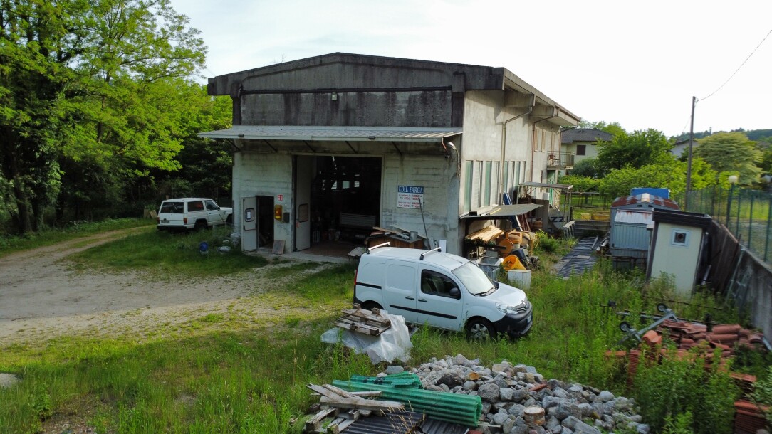 CUVEGLIO, CAPANNONE INDUSTRIALE CON PIAZZALE:-24
