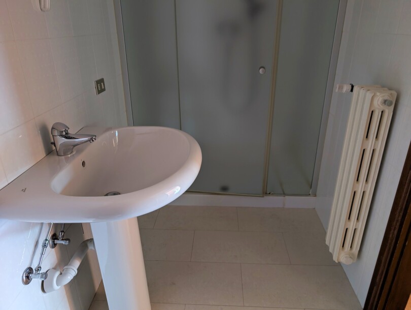 BISUSCHIO, COMODO TRILOCALE CON BOX-24
