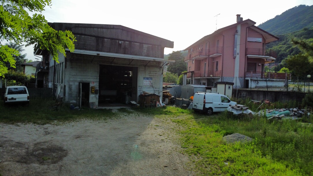 CUVEGLIO, CAPANNONE INDUSTRIALE CON PIAZZALE:-25