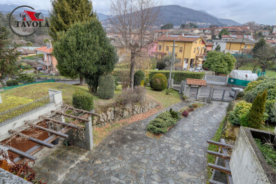 LUINO, PORZIONE DI VILLA BIFAMILIARE