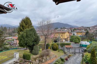 LUINO, PORZIONE DI VILLA BIFAMILIARE
