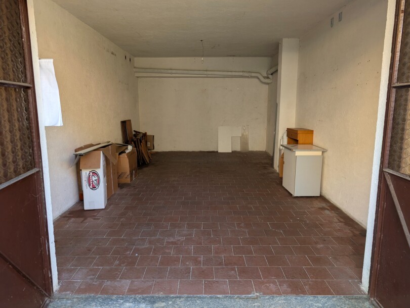 BISUSCHIO, COMODO TRILOCALE CON BOX-27