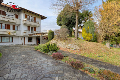 LUINO, PORZIONE DI VILLA BIFAMILIARE