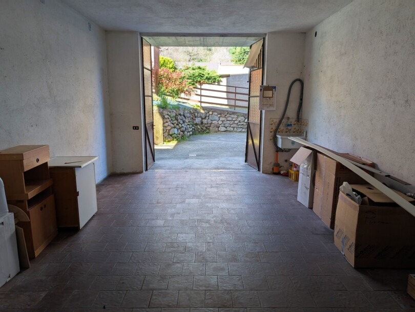 BISUSCHIO, COMODO TRILOCALE CON BOX-28
