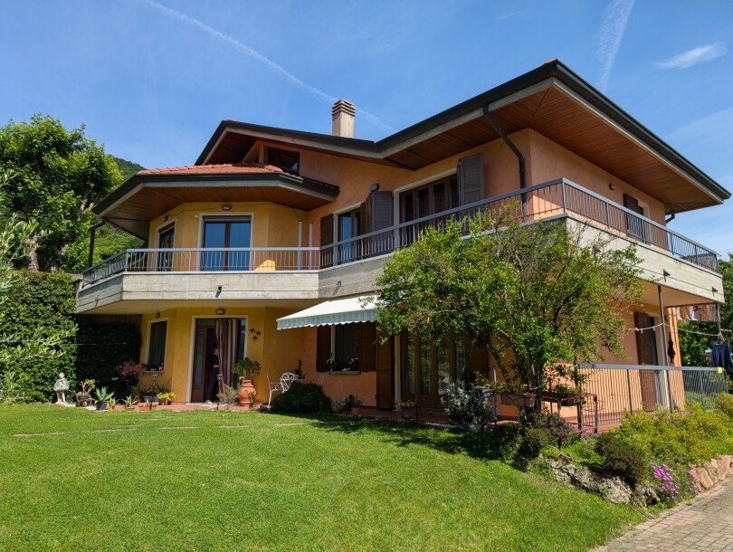 CUASSO AL PIANO, SIGNORILE VILLA CON PARCO-3