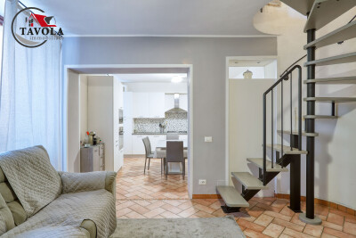 BISUSCHIO, TRILOCALE IN CORTE CON BOX