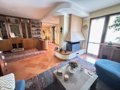 ARCISATE, VILLA A SCHIERA DI TESTA CON GIARDINO-4