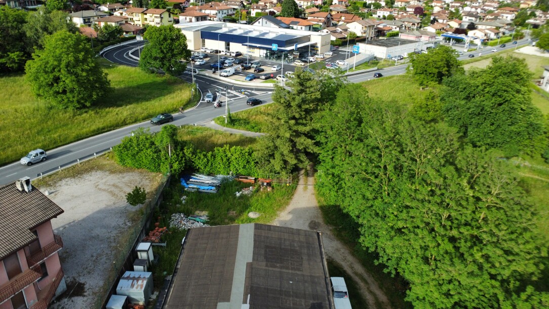 CUVEGLIO, CAPANNONE INDUSTRIALE CON PIAZZALE:-3
