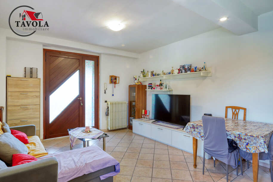 APPARTAMENTO TRILOCALE CON POSTI AUTO E GIARDINO-3