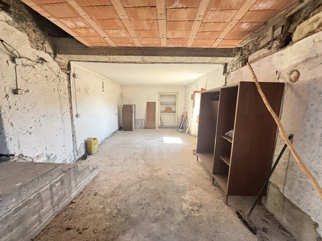 CUASSO AL MONTE, QUADRILOCALE DA RISTRUTTURARE CON CANTINA-3