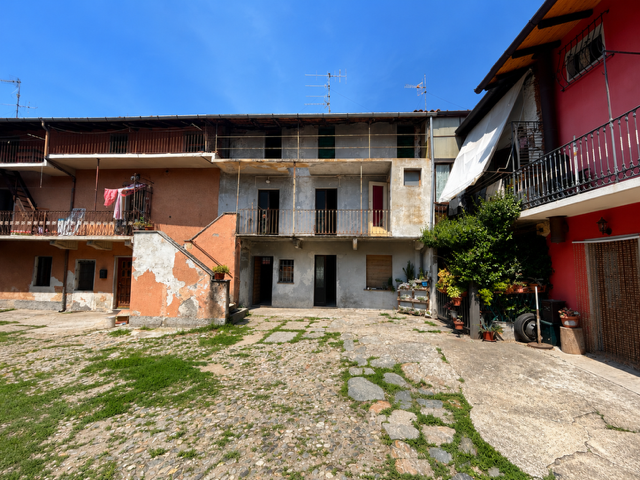 BRENTA, PORZIONE DI CASA TERRA CIELO DA RISTRUTTURARE-3