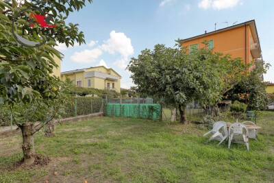 ARCISATE, TRILOCALE RISTRUTTURATO CON BOX E GIARDINO PRIVATO-3