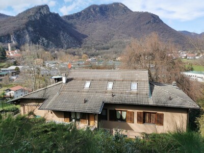 ARCISATE, SIGNORILE VILLA BIFAMILIARE