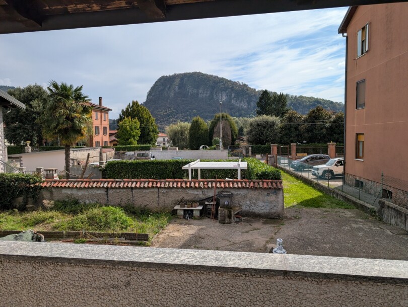 BISUSCHIO, VILLETTA CON GIARDINO-31
