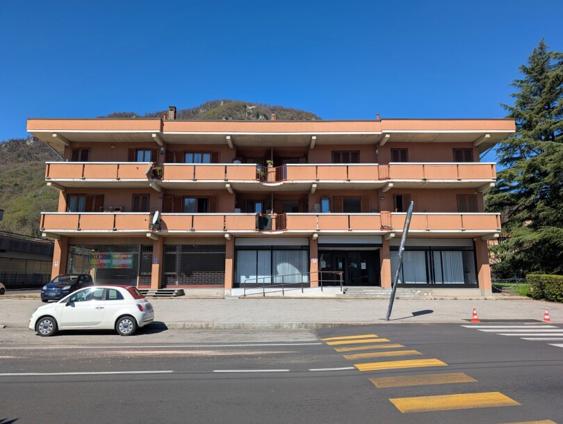 BISUSCHIO, COMODO TRILOCALE CON BOX-30