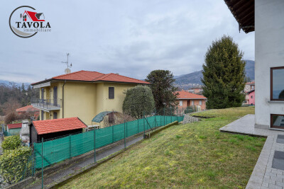 LUINO, PORZIONE DI VILLA BIFAMILIARE