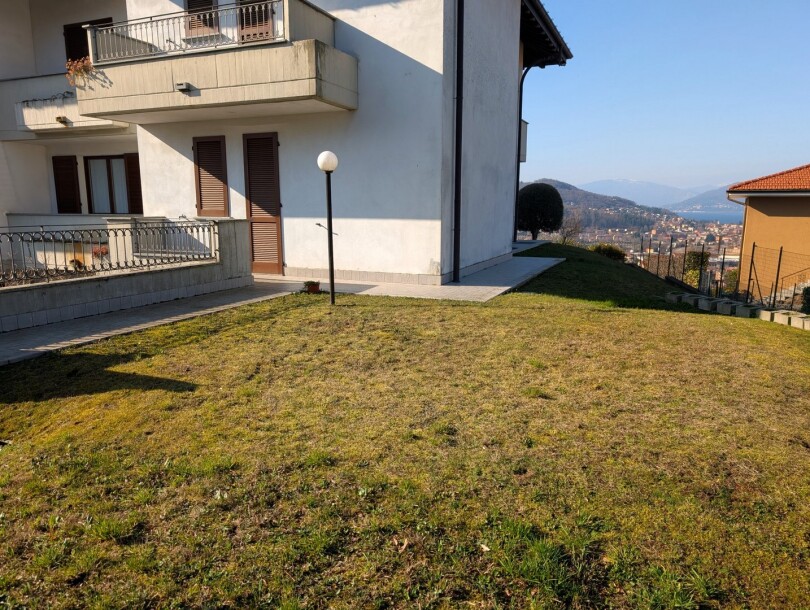 LUINO, PORZIONE DI VILLA BIFAMILIARE-31