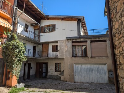 CUASSO AL PIANO, PORZIONE DI CORTE CON BOX-38