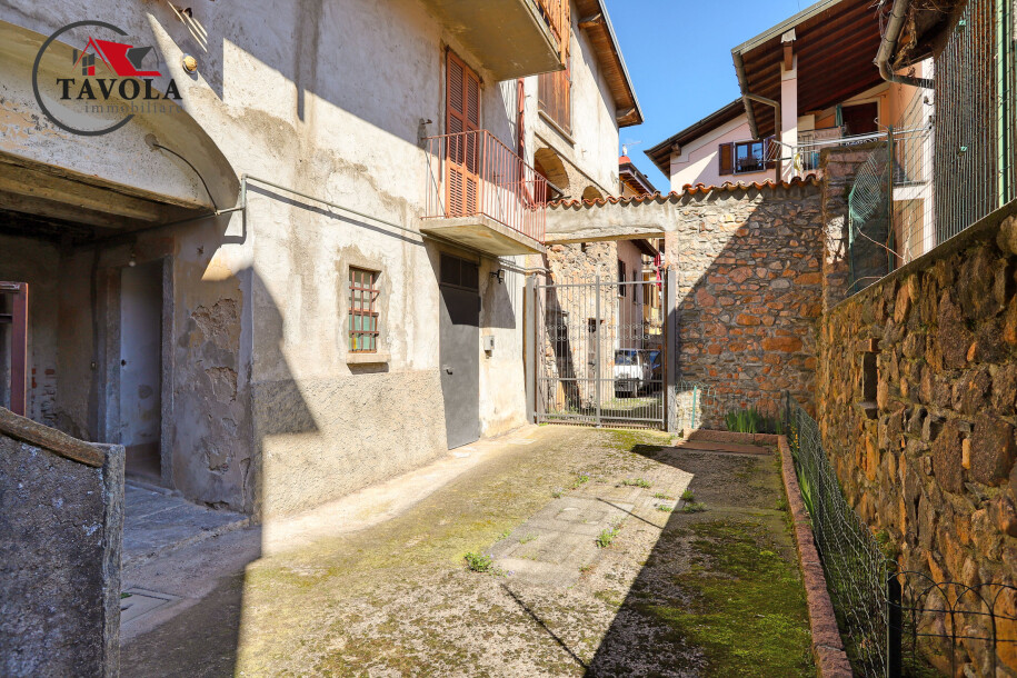 CUASSO AL MONTE, CAVAGNANO, TERRATETTO CON ACCESSORI-38