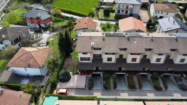 ARCISATE, VILLA A SCHIERA DI TESTA CON GIARDINO-45