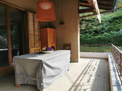 ARCISATE, SIGNORILE VILLA BIFAMILIARE