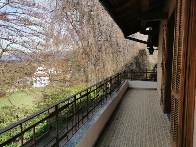 ARCISATE, SIGNORILE VILLA BIFAMILIARE