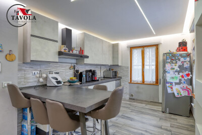 BISUSCHIO, TRILOCALE RISTRUTTURATO CON BOX