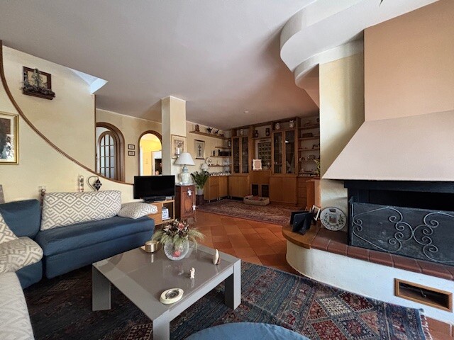ARCISATE, VILLA A SCHIERA DI TESTA CON GIARDINO-5
