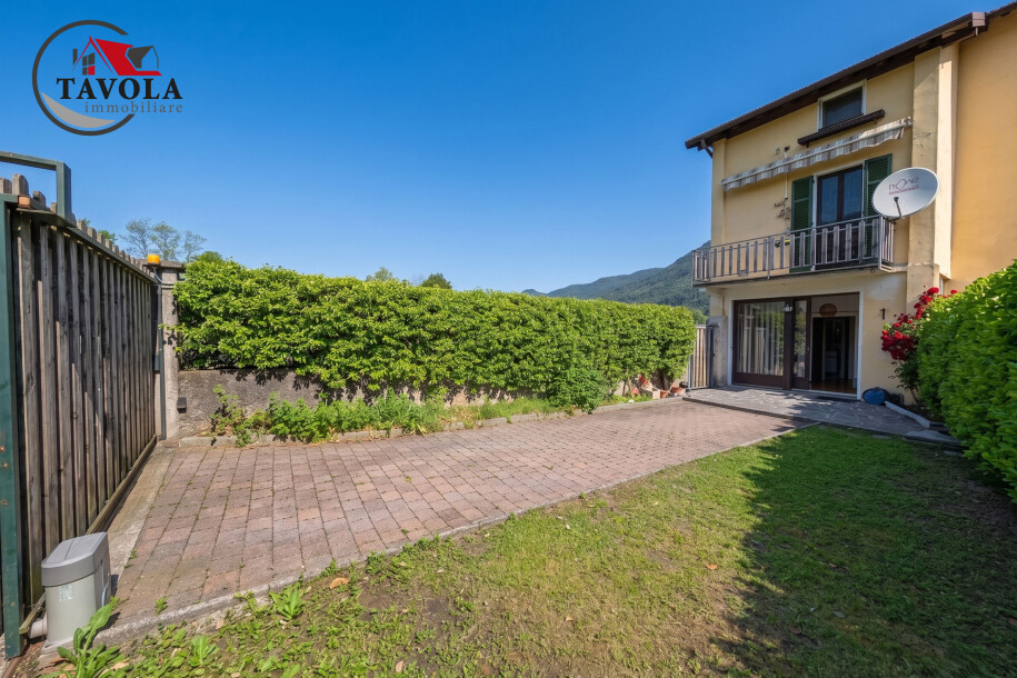 PORZIONE DI CASA LIBERA SU TRE LATI CON GIARDINO-4