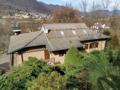 ARCISATE, SIGNORILE VILLA BIFAMILIARE