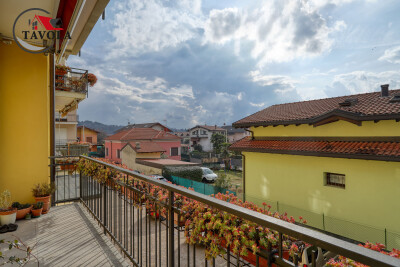 ARCISATE, SIGNORILE VILLA BIFAMILIARE