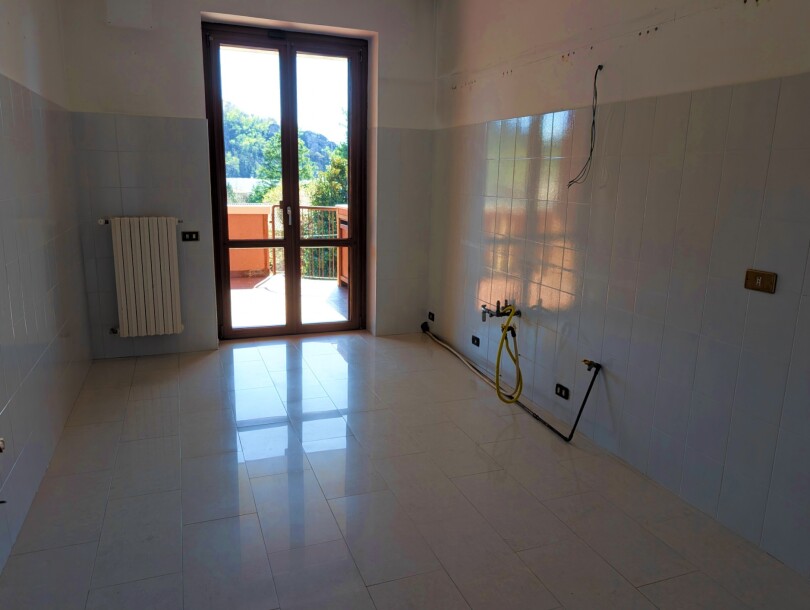 BISUSCHIO, COMODO TRILOCALE CON BOX-5