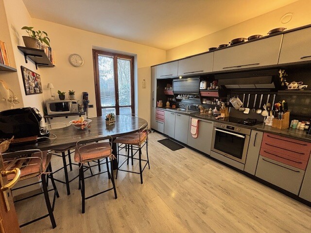ARCISATE, VILLA A SCHIERA DI TESTA CON GIARDINO-6