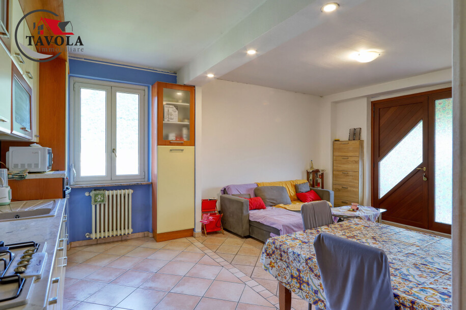 APPARTAMENTO TRILOCALE CON POSTI AUTO E GIARDINO-5