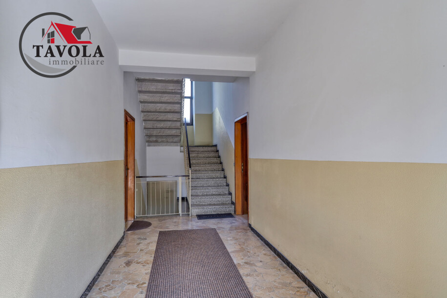 ARCISATE, TRILOCALE RISTRUTTURATO CON BOX E GIARDINO PRIVATO-5