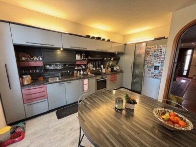 ARCISATE, VILLA A SCHIERA DI TESTA CON GIARDINO-8