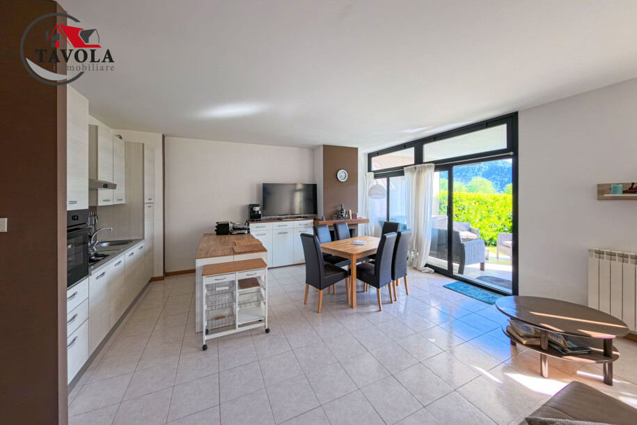 CUASSO AL MONTE, APPARTAMENTO CON PISCINA E VISTA LAGO-7