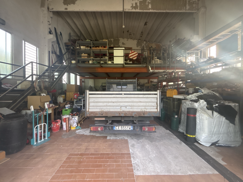 CUVEGLIO, CAPANNONE INDUSTRIALE CON PIAZZALE:-6