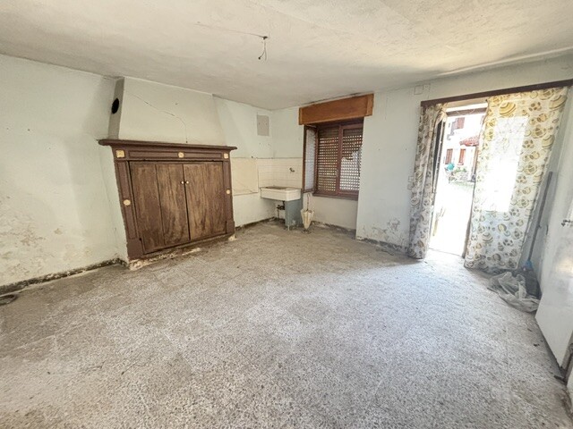 BRENTA, PORZIONE DI CASA TERRA CIELO DA RISTRUTTURARE-6