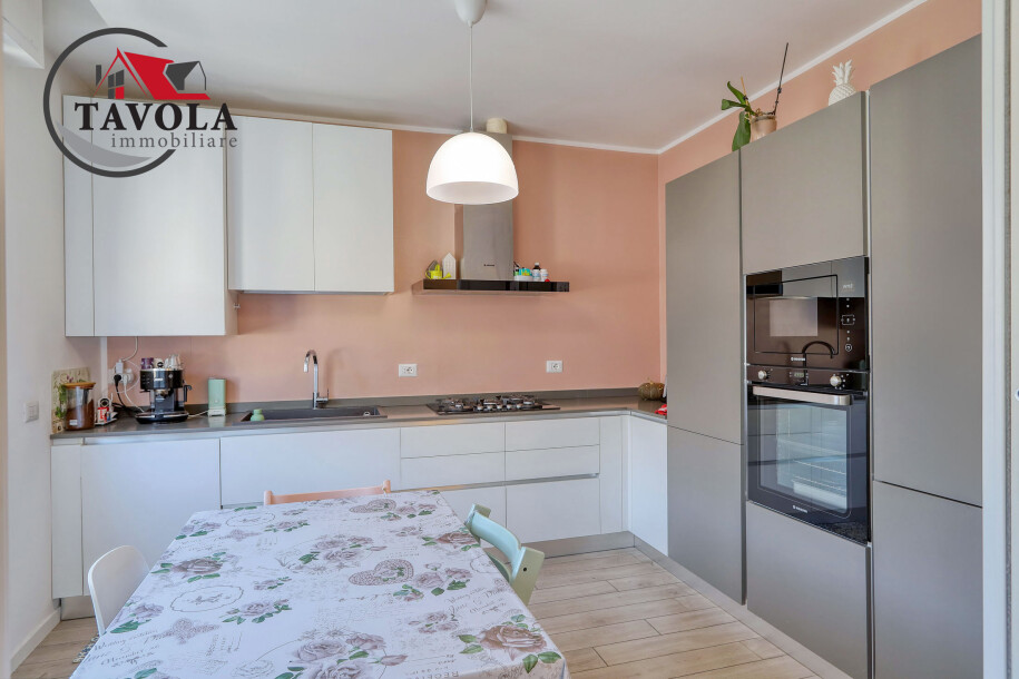BISUSCHIO, TRILOCALE CON ACCESSORI-6