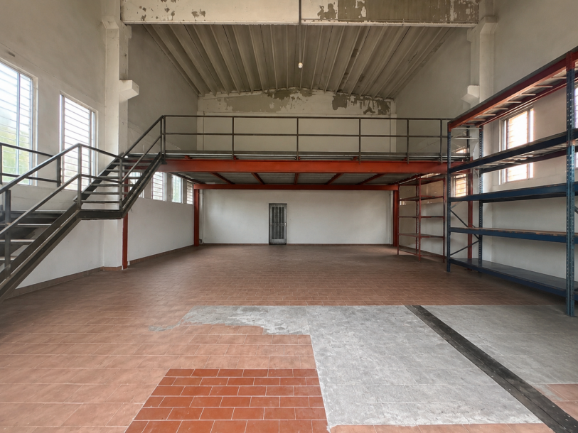 CUVEGLIO, CAPANNONE INDUSTRIALE CON PIAZZALE:-7