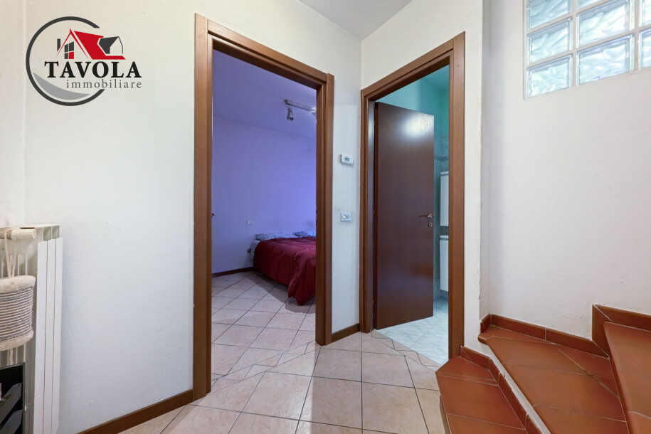 PORTO CERESIO - PORZIONE DI CASA TERRA-CIELO-7