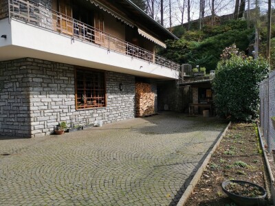 ARCISATE, SIGNORILE VILLA BIFAMILIARE