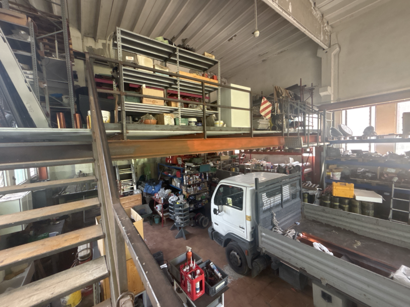 CUVEGLIO, CAPANNONE INDUSTRIALE CON PIAZZALE:-8