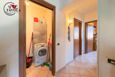 APPARTAMENTO TRILOCALE CON POSTI AUTO E GIARDINO