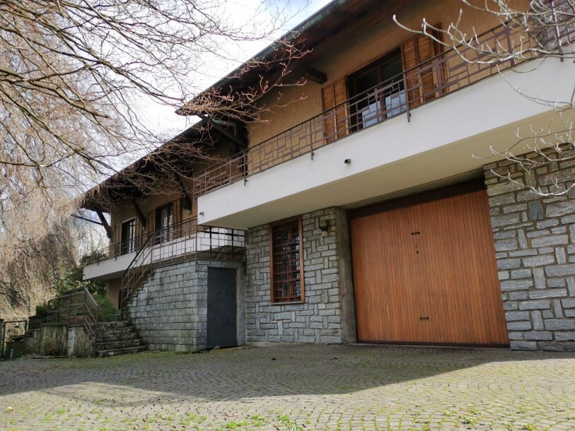ARCISATE, SIGNORILE VILLA BIFAMILIARE-8