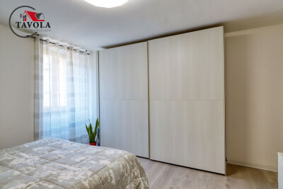 BISUSCHIO, TRILOCALE IN CORTE CON BOX