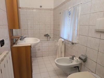 INDUNO OLONA, TRILOCALE IN CORTE CON BOX-12