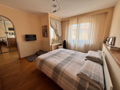 ARCISATE, VILLA A SCHIERA DI TESTA CON GIARDINO-13
