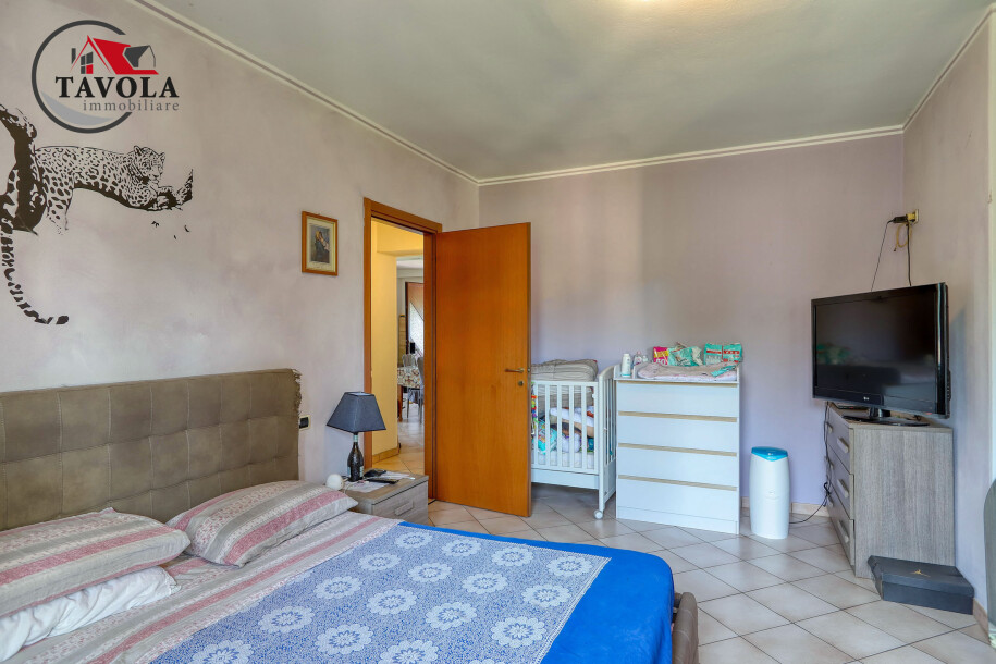 APPARTAMENTO TRILOCALE CON POSTI AUTO E GIARDINO-10